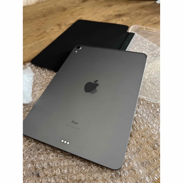 Apple(アップル)のiPad Pro 11インチ 第1世代 Wi-Fi 64GB スマホ/家電/カメラのPC/タブレット(タブレット)の商品写真