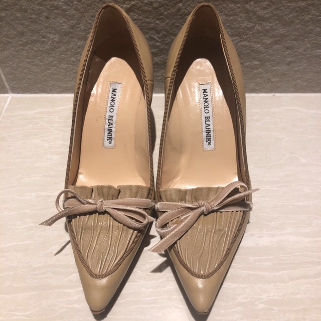 MANOLO BLAHNIK(マノロブラニク)のマノロブラニク　パンプス　ベージュ　ヒール　靴　36 レディースの靴/シューズ(ハイヒール/パンプス)の商品写真