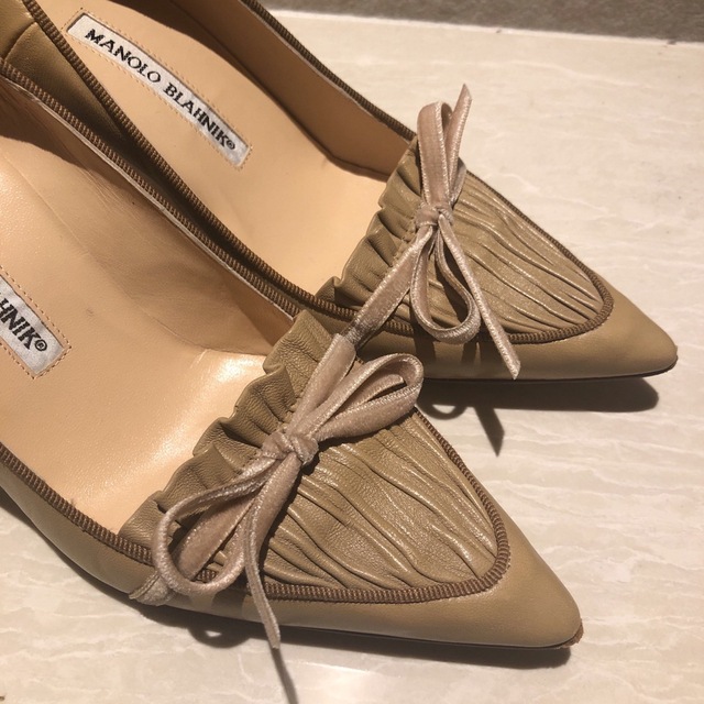 MANOLO BLAHNIK(マノロブラニク)のマノロブラニク　パンプス　ベージュ　ヒール　靴　36 レディースの靴/シューズ(ハイヒール/パンプス)の商品写真