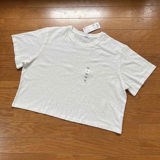 ユニクロ(UNIQLO)の未使用　UNIQLO スラブジャージ　クロップドTシャツ　 綿100%素材(Tシャツ(半袖/袖なし))