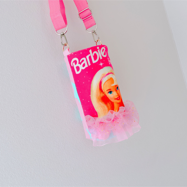 水筒カバー　ドリンク　ペットボトル　女の子　ピンク　Barbie バービー エンタメ/ホビーのおもちゃ/ぬいぐるみ(キャラクターグッズ)の商品写真