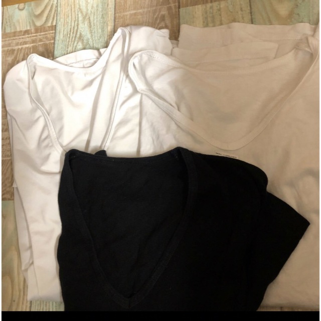 UNIQLO(ユニクロ)のユニクロ&GU  メンズ　3枚セット　Vネック　シャツ　Tシャツ メンズのトップス(その他)の商品写真