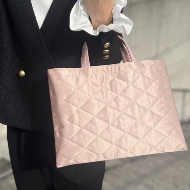 Drawer(ドゥロワー)の新品未使用　BIBI bag MIDDLE quilting pink ピンク レディースのバッグ(トートバッグ)の商品写真