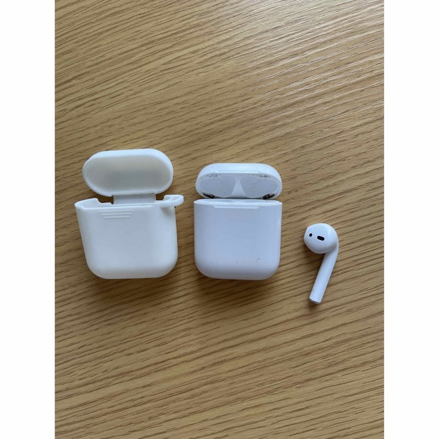 Apple 純正　AirPodsケース右耳のみ