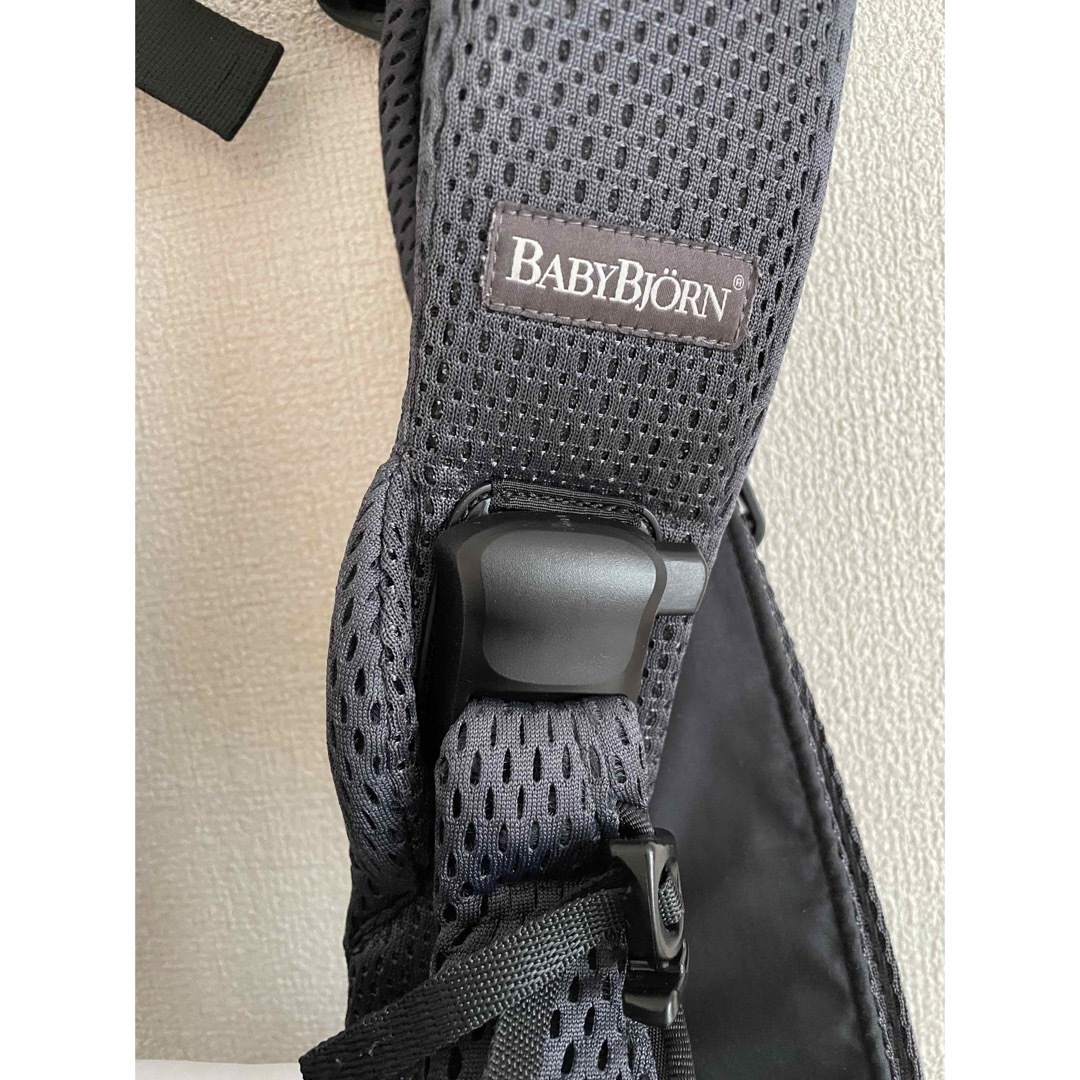 BABYBJORN(ベビービョルン)のベビージョルン　ONE KAI Air 抱っこ紐　メッシュ　 キッズ/ベビー/マタニティの外出/移動用品(抱っこひも/おんぶひも)の商品写真