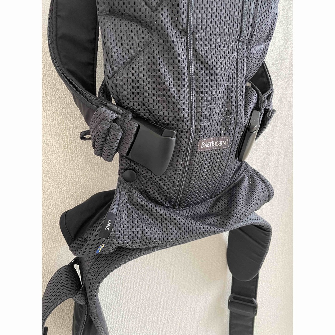 BABYBJORN(ベビービョルン)のベビージョルン　ONE KAI Air 抱っこ紐　メッシュ　 キッズ/ベビー/マタニティの外出/移動用品(抱っこひも/おんぶひも)の商品写真