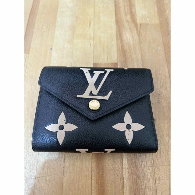 ルイヴィトン ポルトフォイユ・ヴィクトリーヌ三つ折財布　ブラックベージュファッション小物