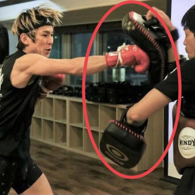 新品】Fairtex キックミット KPLC5 Black/Redの通販 by NAK ムエタイ