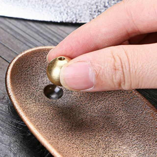 ブロンズ お香立て 線香立て 香皿 仏壇用皿 癒し香炉 癒し インテリア アロマの通販 by ☞クロニクル|ラクマ ブロンズ お香立て 線香立て 香皿 仏壇用皿 癒し香炉 癒し インテリア アロマ