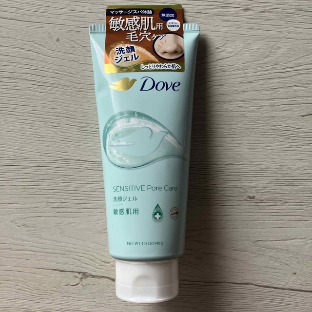 Dove（Unilever）(ダヴ)の【美品】ダヴ フェイスケア しっとり毛穴ケア 洗顔ジェル 本体(140g) コスメ/美容のスキンケア/基礎化粧品(洗顔料)の商品写真