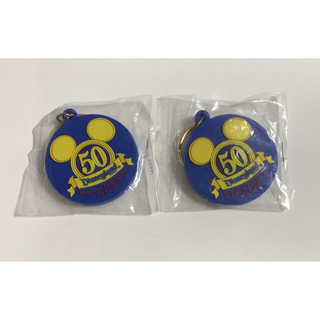 ディズニー(Disney)の☆レア新品 USAディズニーランド 50周年記念キーホルダー2個セット♪(キーホルダー)