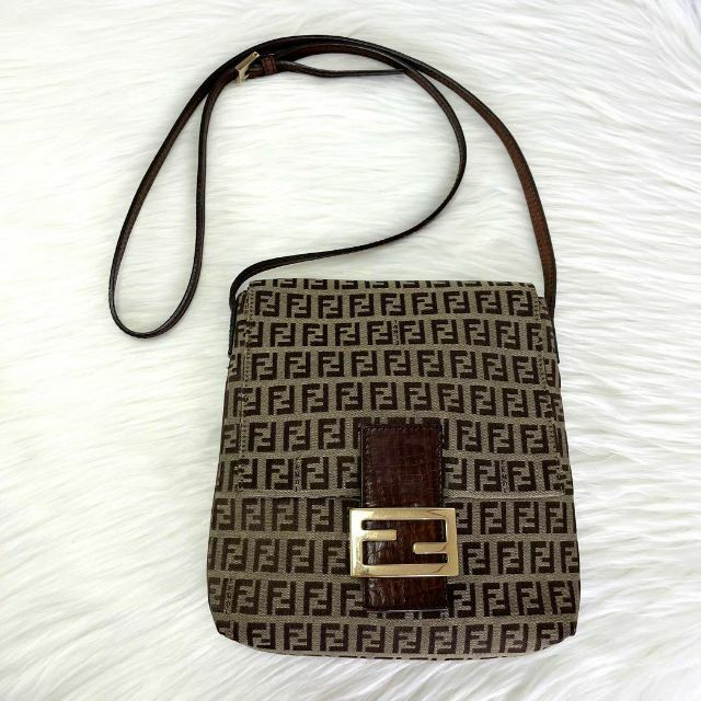 パステルオリーブ 美品 フェンディ ズッカ柄 ショルダーバッグ
