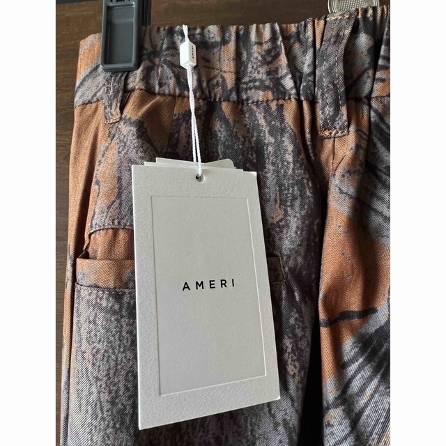 Ameri VINTAGE(アメリヴィンテージ)のKEITAMARUYAMA×AMERI 2TUCK STRAIGHT PANTS レディースのパンツ(カジュアルパンツ)の商品写真