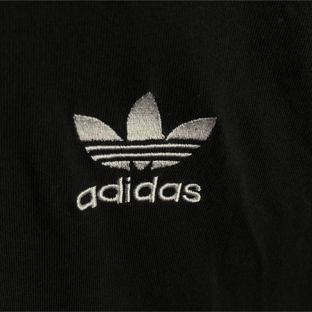 adidas(アディダス)の【大人気デザイン】アディダス ワンポイント刺繍ロゴ スリーストライプ 人気L 黒 メンズのトップス(Tシャツ/カットソー(半袖/袖なし))の商品写真
