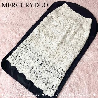 マーキュリーデュオ(MERCURYDUO)のマーキュリーデュオ カットワーク 花柄 総柄 刺繍 フラワー スカート(ひざ丈スカート)