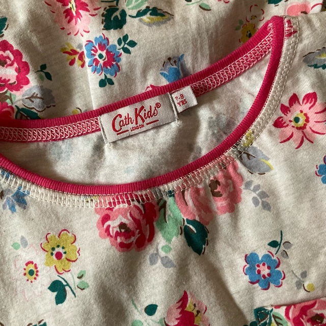 Cath Kidston(キャスキッドソン)のCath Kidsキャスキッズ｜イングリッシュ ガーデン柄ワンピース130 キッズ/ベビー/マタニティのキッズ服女の子用(90cm~)(ワンピース)の商品写真