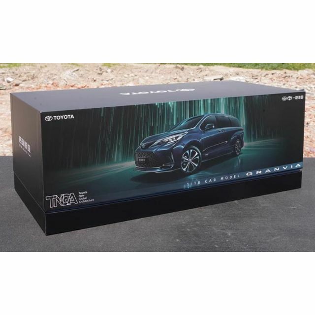 ミニカー 1/18 トヨタ GRANVIA MPV