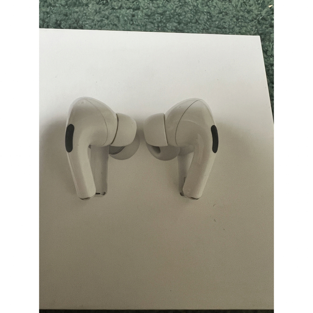 Apple(アップル)のAirPods pro 第一世代　訳アリ スマホ/家電/カメラのオーディオ機器(ヘッドフォン/イヤフォン)の商品写真