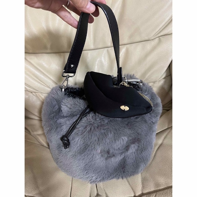 アジョリー ファー2way巾着バックと完売唇チャーム展示