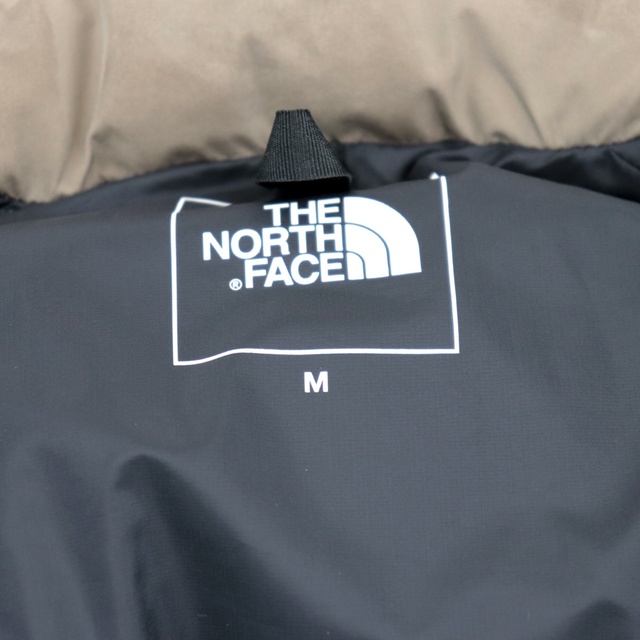 THE NORTH FACE(ザノースフェイス)のザ・ノースフェイス GTX Nuptse Jacket ヌプシジャケット ダウンジャケット メンズ ベージュ M ゴアテックス ND92260 THE NORTH FACE メンズのジャケット/アウター(ダウンジャケット)の商品写真