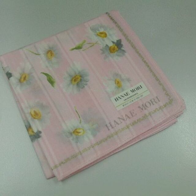 HANAE MORI(ハナエモリ)のモリハナエ・ハンカチ（ピンクｘ白花） レディースのファッション小物(ハンカチ)の商品写真