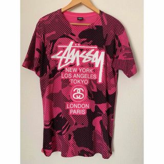 ステューシー(STUSSY)のstussy ワールドツアーTシャツ ピンクドット柄　L(Tシャツ/カットソー(半袖/袖なし))