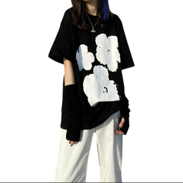 2XL　黒　花柄 Tシャツ　体型カバー　レディース　綿100％　大きいサイズ レディースのトップス(Tシャツ(半袖/袖なし))の商品写真