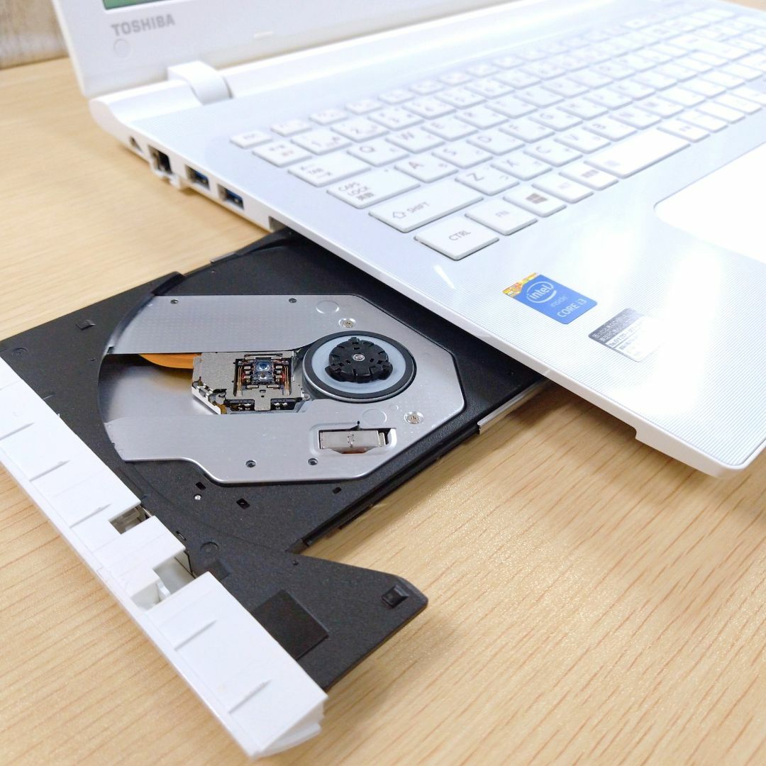 桜瑪瑙 202✨Win11✨i3✨SSD256GBメモリ8G✨オフィス付きノート