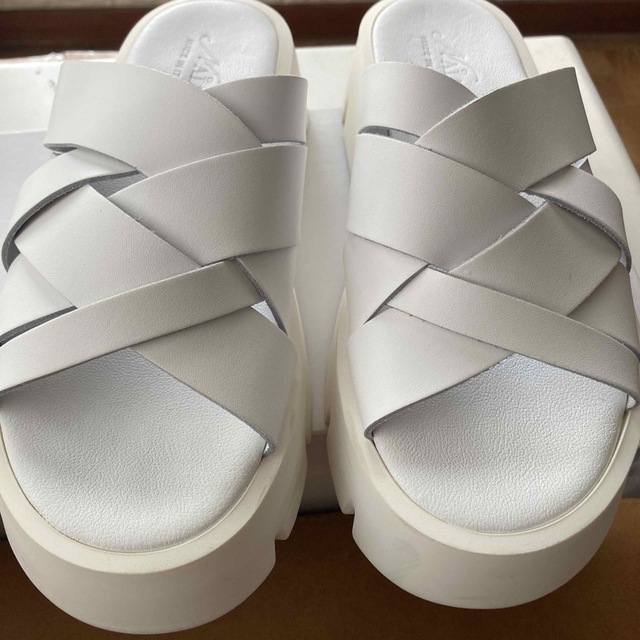 NAIAS  厚底サンダル　ホワイト　ボリュームソール レディースの靴/シューズ(サンダル)の商品写真