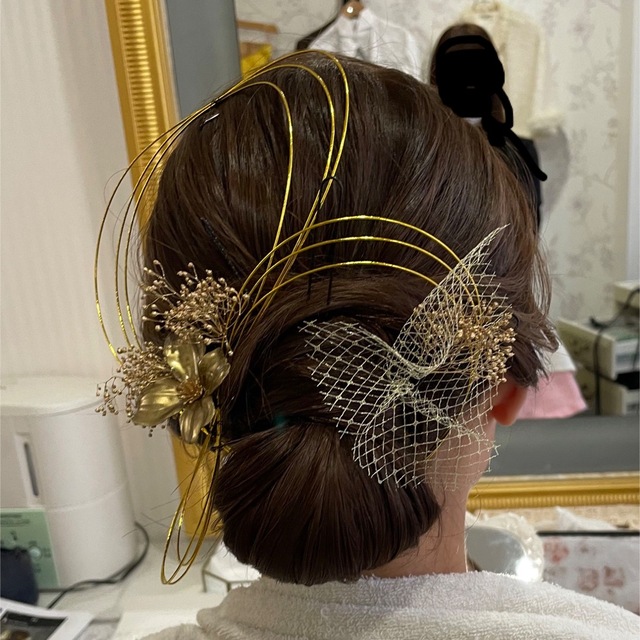 髪飾り　ヘアアクセサリー　ヘッドドレス　ゴールド　結婚式　卒業式 ハンドメイドのウェディング(ヘッドドレス/ドレス)の商品写真