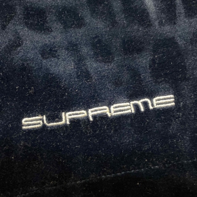 Supreme(シュプリーム)のSupreme CROC クロコダイル　XL ベロア ショーツ　ネイビー メンズのパンツ(ショートパンツ)の商品写真
