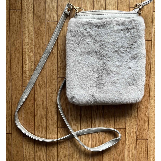 anySiS(エニィスィス)のフワフワのショルダー レディースのバッグ(ショルダーバッグ)の商品写真