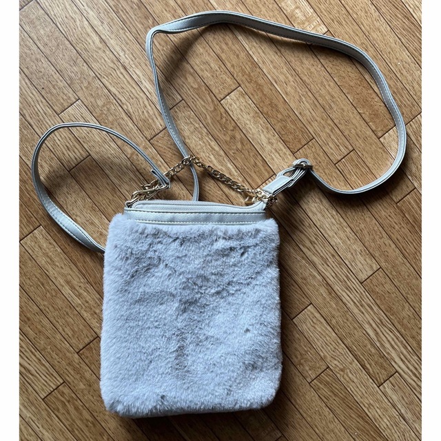 anySiS(エニィスィス)のフワフワのショルダー レディースのバッグ(ショルダーバッグ)の商品写真