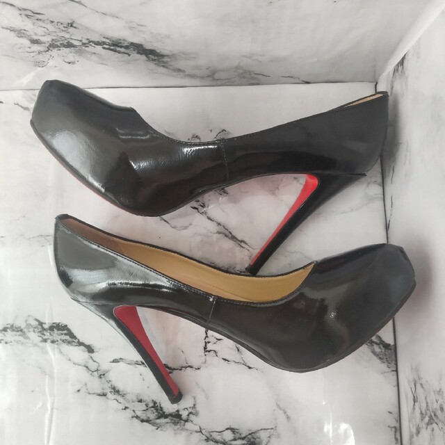 Christian Louboutin(クリスチャンルブタン)の【美品】＊ChristianLouboutin＊エナメルパンプス＊24cm＊黒＊ レディースの靴/シューズ(ハイヒール/パンプス)の商品写真