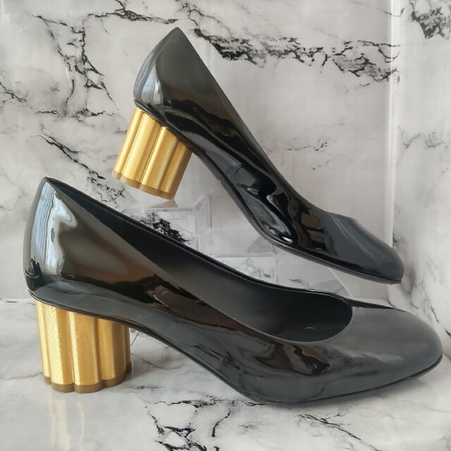 Salvatore Ferragamo - 【極美品】*Ferragamo*フラワーヒール