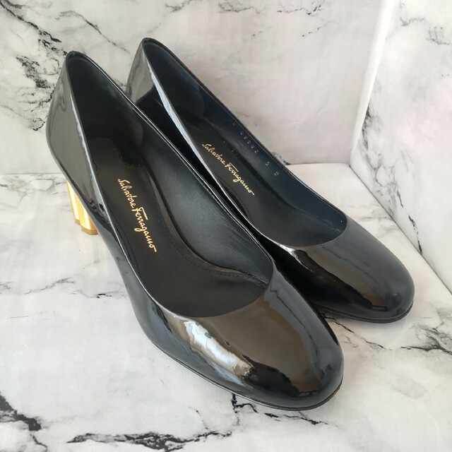 美品✨高級フェラガモ SARNO フラワーヒールハラコフラットシューズ 22.5-