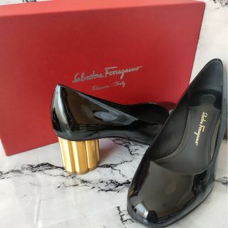 未使用極上♥フェラガモFerragamoSARNOフラワーヒールパンプス22.5