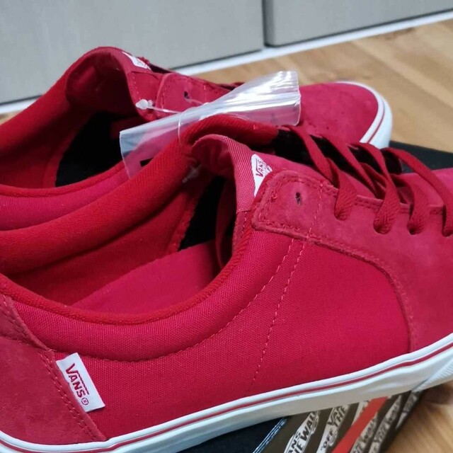 VANS(ヴァンズ)の【早い者勝ち値引き】VANS AV SK8-LOW レッド29cm メンズの靴/シューズ(スニーカー)の商品写真