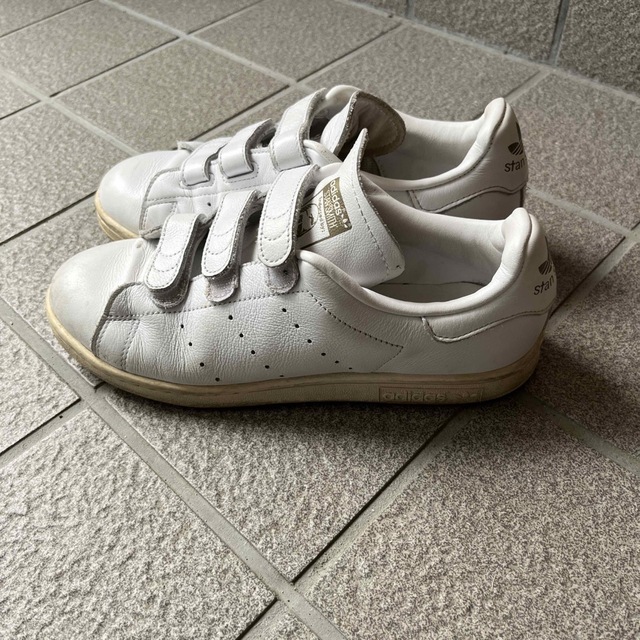 adidas(アディダス)のadidasスタンスミス スニーカー ベルクロ レザー23.5 レディースの靴/シューズ(スニーカー)の商品写真