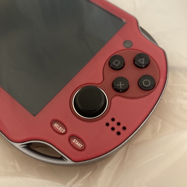 PlayStation Vita(プレイステーションヴィータ)のPlayStationVita 3G/Wi-Fiモデル コズミック・レッド限定版 エンタメ/ホビーのゲームソフト/ゲーム機本体(携帯用ゲーム機本体)の商品写真