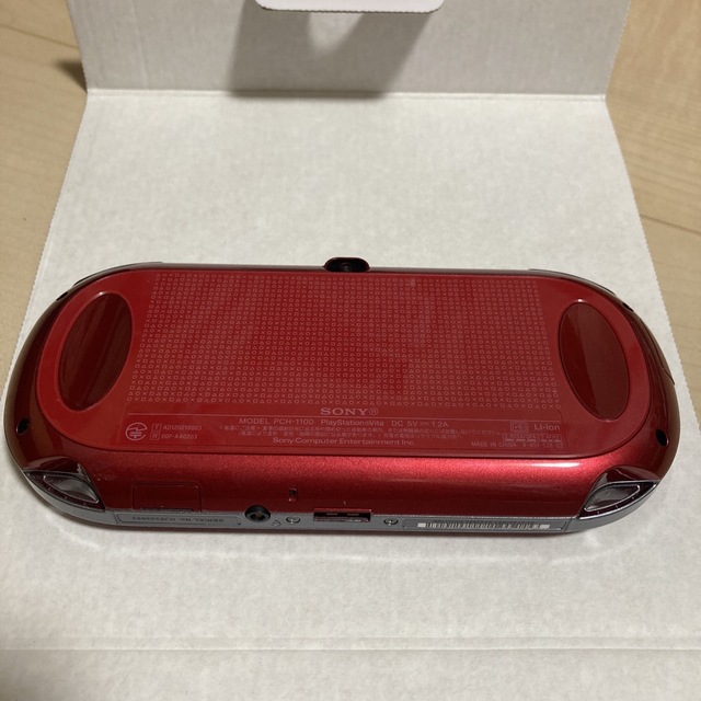 PlayStation Vita(プレイステーションヴィータ)のPlayStationVita 3G/Wi-Fiモデル コズミック・レッド限定版 エンタメ/ホビーのゲームソフト/ゲーム機本体(携帯用ゲーム機本体)の商品写真