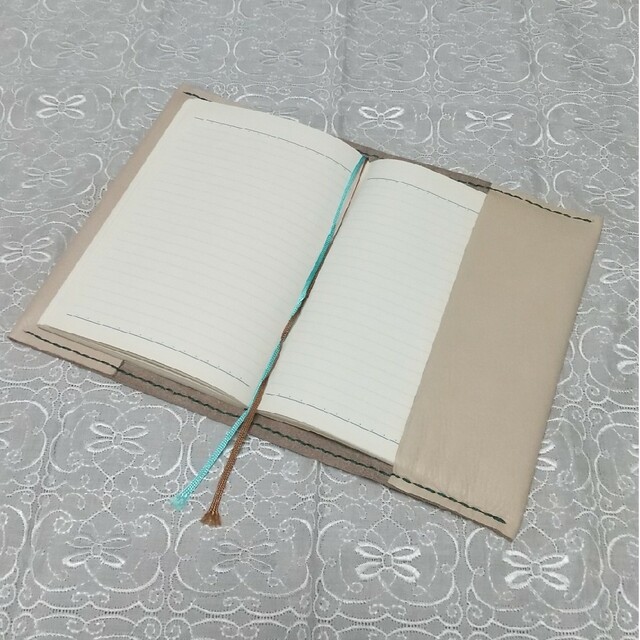 ノートカバー☆ハンドメイド ハンドメイドの文具/ステーショナリー(ブックカバー)の商品写真