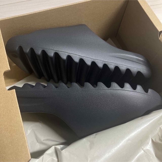 adidas(アディダス)のadidas YEEZY Slide "Onyx" メンズの靴/シューズ(サンダル)の商品写真