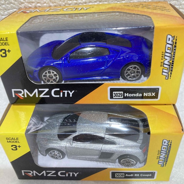 AUDI(アウディ)のミニカー2種セット　RMZ City エンタメ/ホビーのおもちゃ/ぬいぐるみ(ミニカー)の商品写真