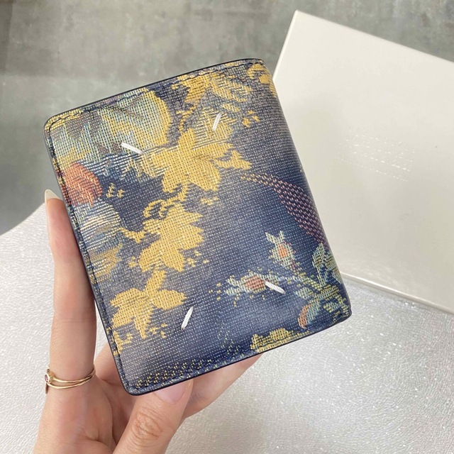 【新品】メゾン マルジェラ コンパクト ポッパー 花柄 二つ折り財布 | フリマアプリ ラクマ 【新品】メゾン マルジェラ コンパクト ポッパー 花柄 二つ折り財布 | フリマアプリ ラクマ