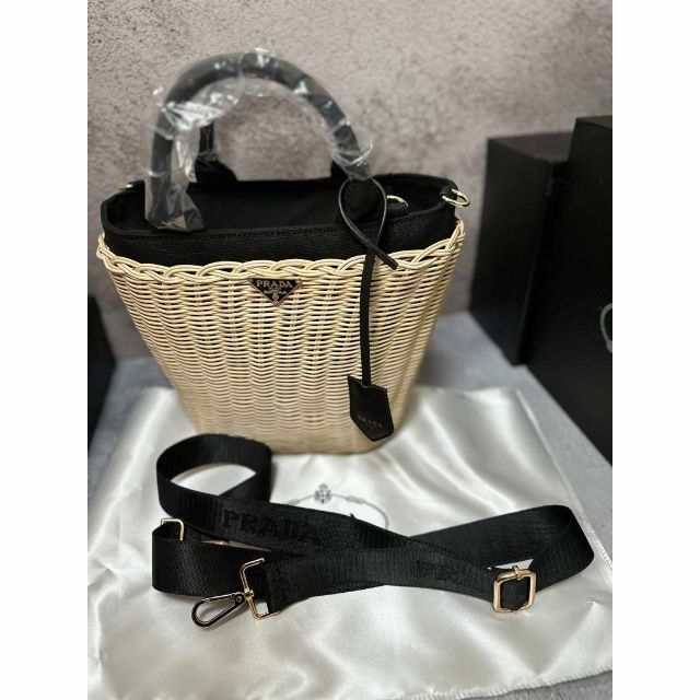 質屋 相場 プラダPRADA今年大人気なカゴバッグ バッグ 43750円