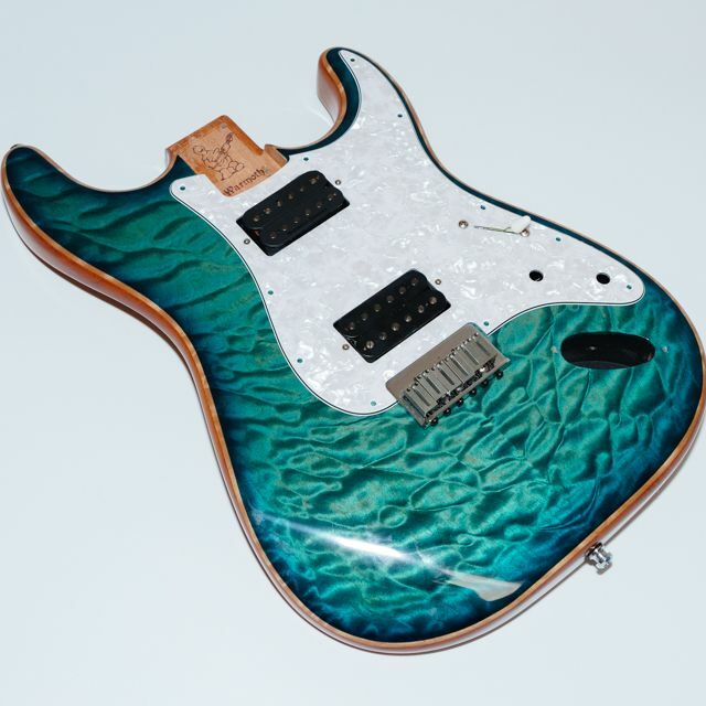 Warmoth ストラトキャスターボディ キルトメイプル ハードテイル 楽器のギター(エレキギター)の商品写真