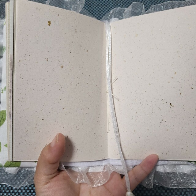 手作りノート 手作りカバー付き  特殊紙使用 A6 糸綴じ ハンドメイドの文具/ステーショナリー(ブックカバー)の商品写真