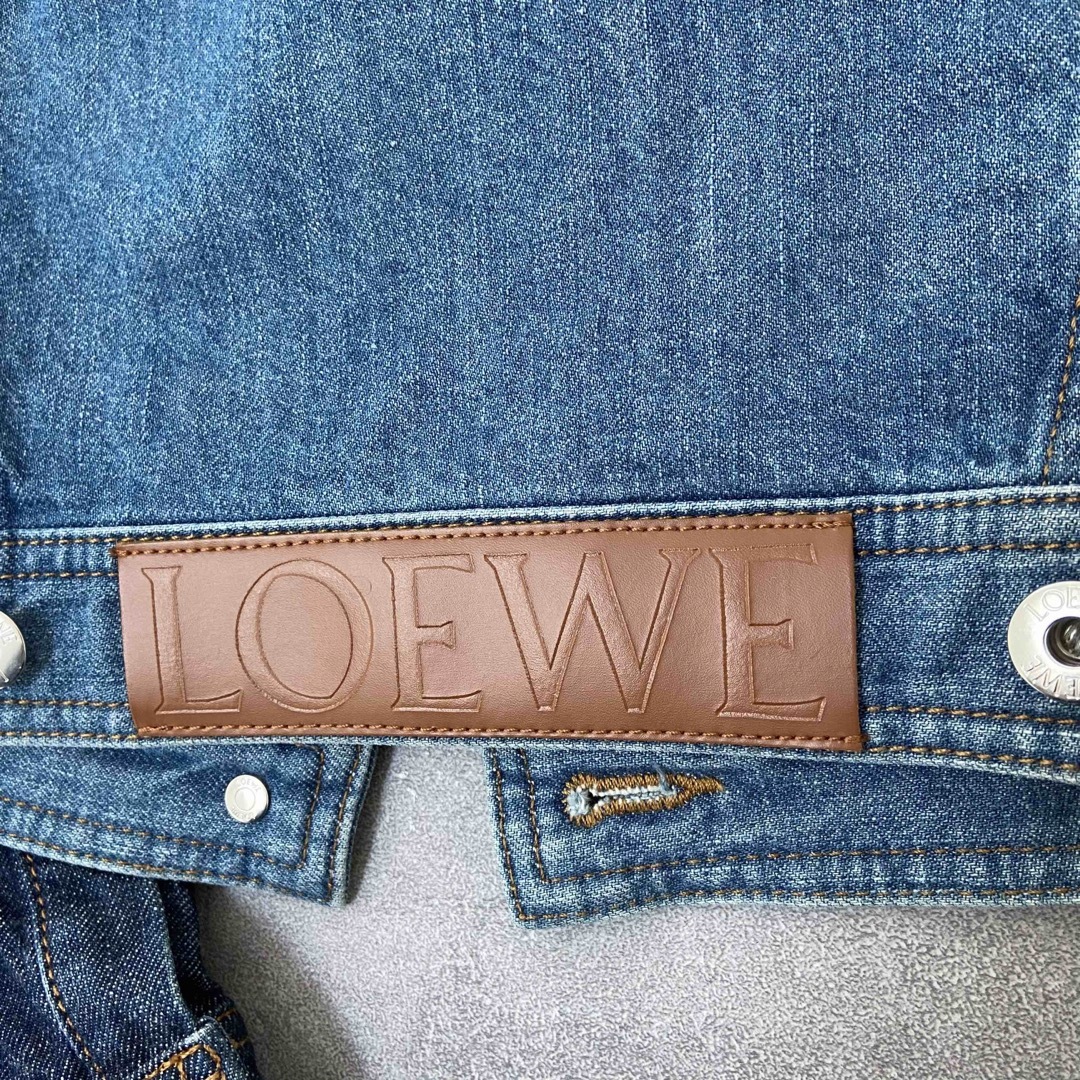 【LOEWE】トロンプルイユ クロップド丈バックロゴ入り デニムジャケット