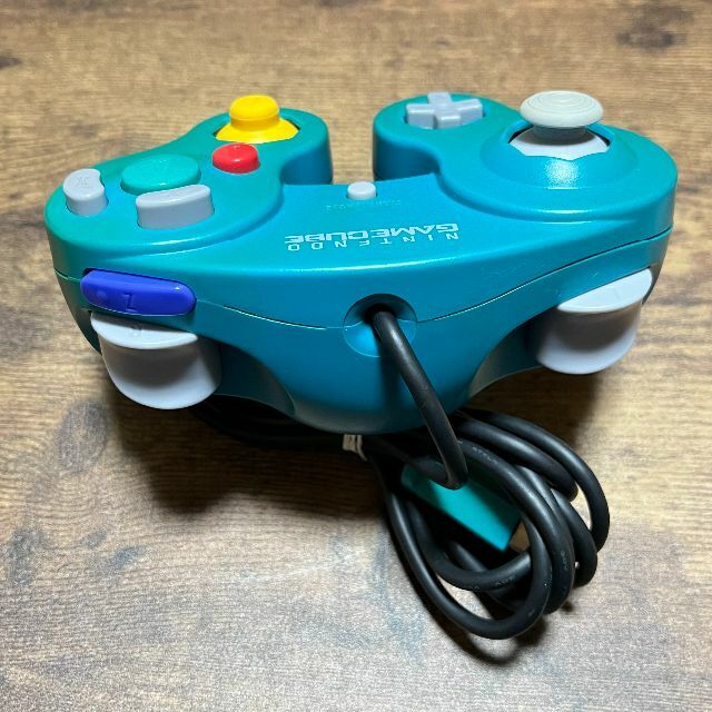 ニンテンドーゲームキューブ(ニンテンドーゲームキューブ)のゲームキューブ　GAMECUBE　コントローラー　エメラルドブルー　動作品 エンタメ/ホビーのゲームソフト/ゲーム機本体(その他)の商品写真